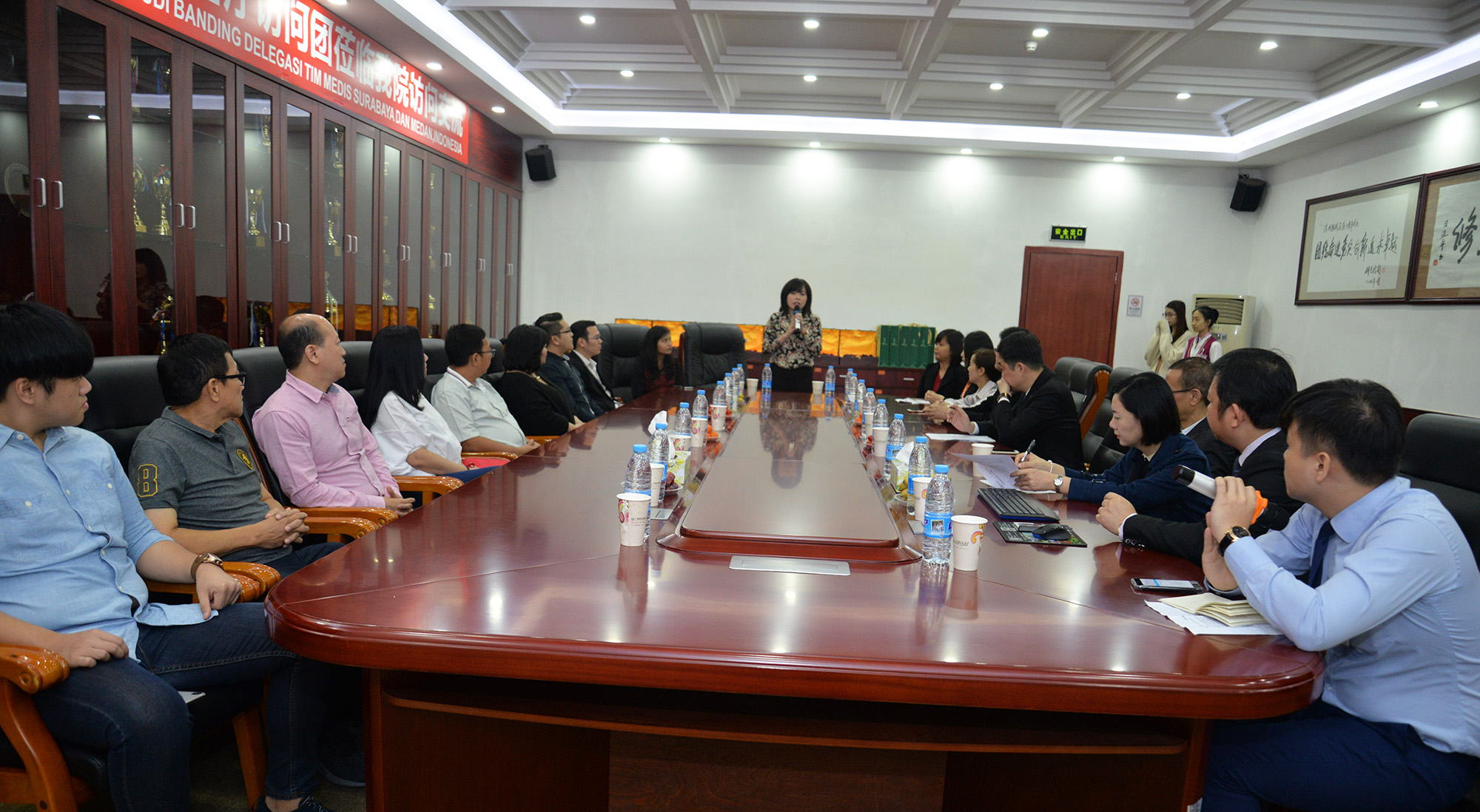 印尼医疗访问团参加广州现代肿瘤医院学术研讨会